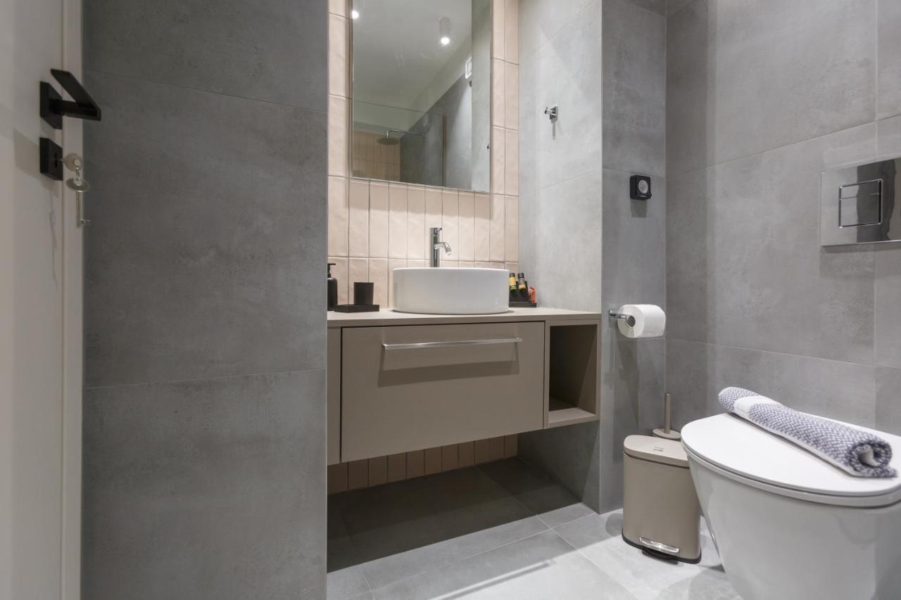 W/king Size Bed Near The Heart Of Apartment Kalamata
