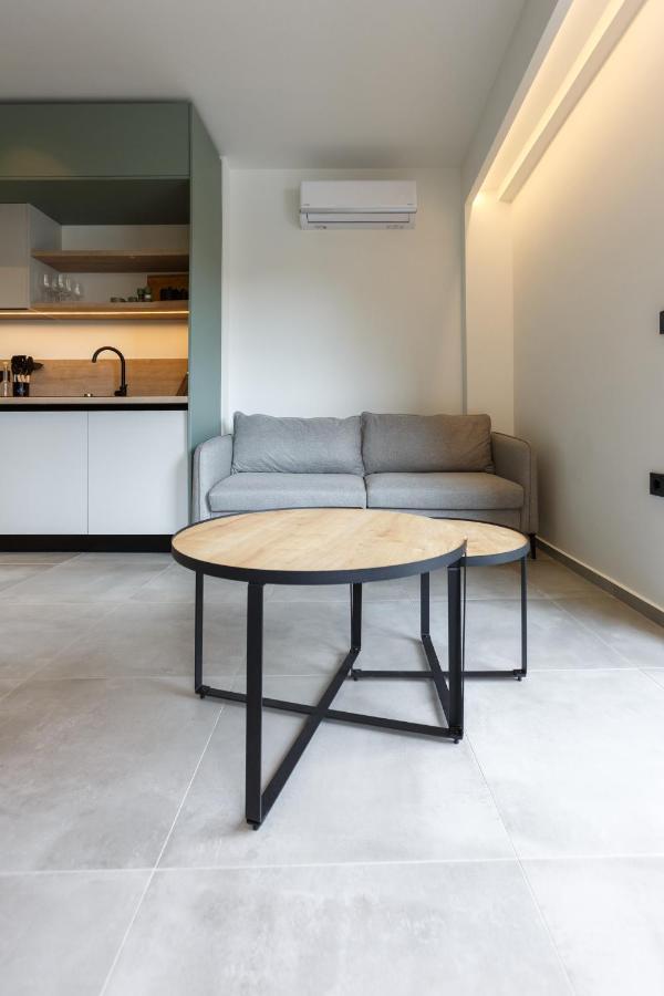 W/king Size Bed Near The Heart Of Apartment *
