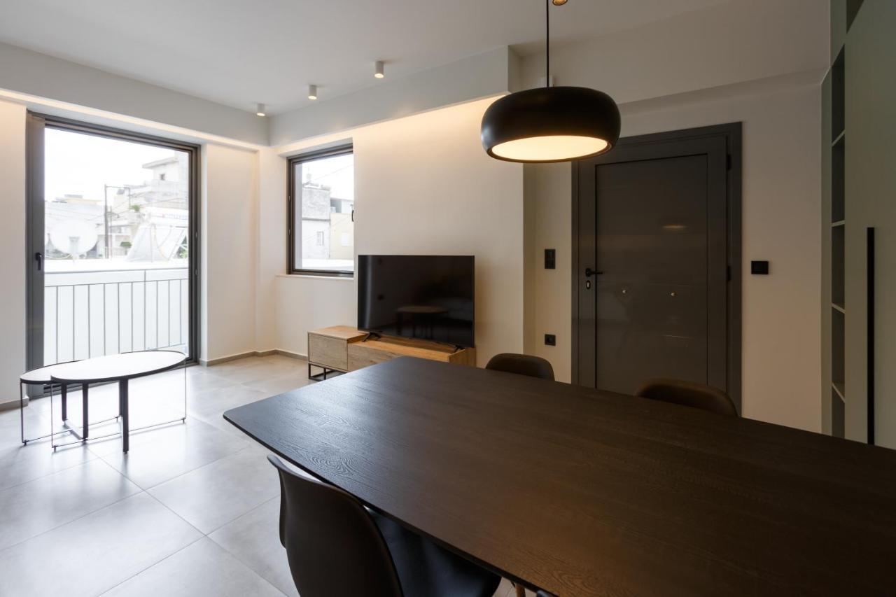 W/king Size Bed Near The Heart Of Kalamata