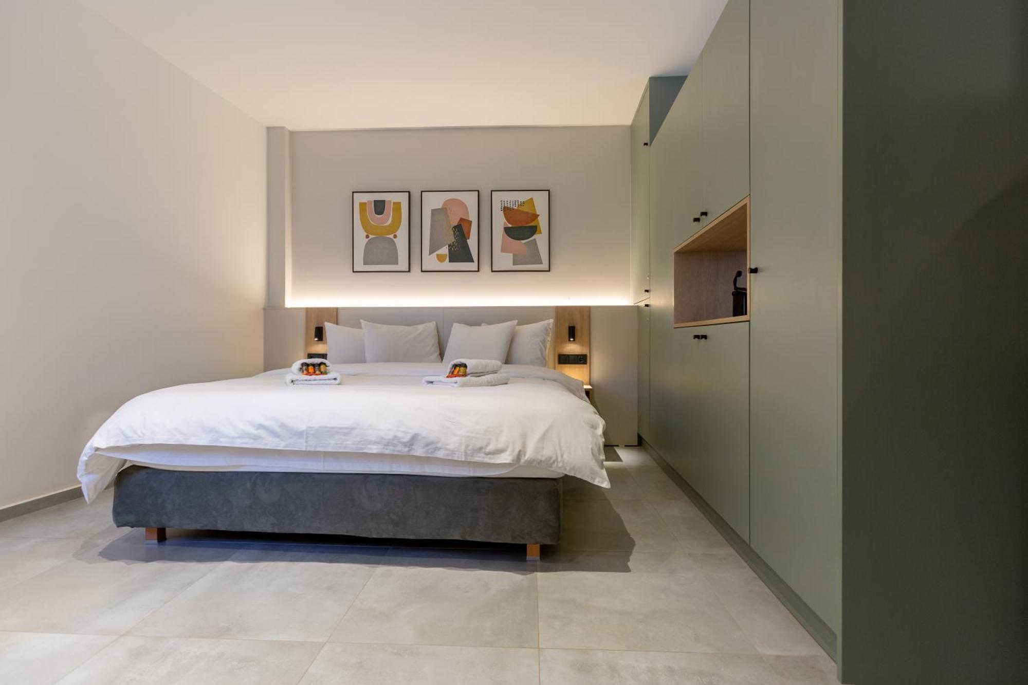 W/king Size Bed Near The Heart Of *