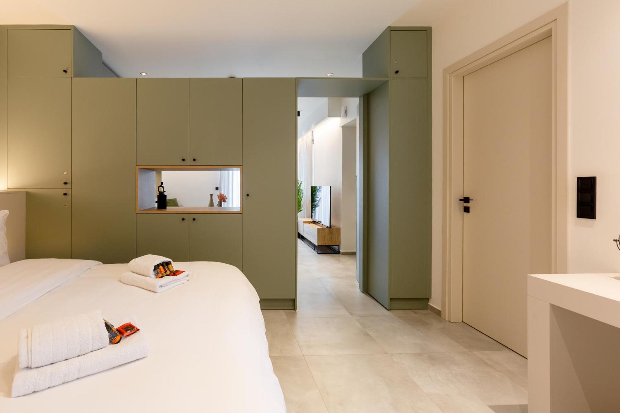 Apartment W/king Size Bed Near The Heart Of