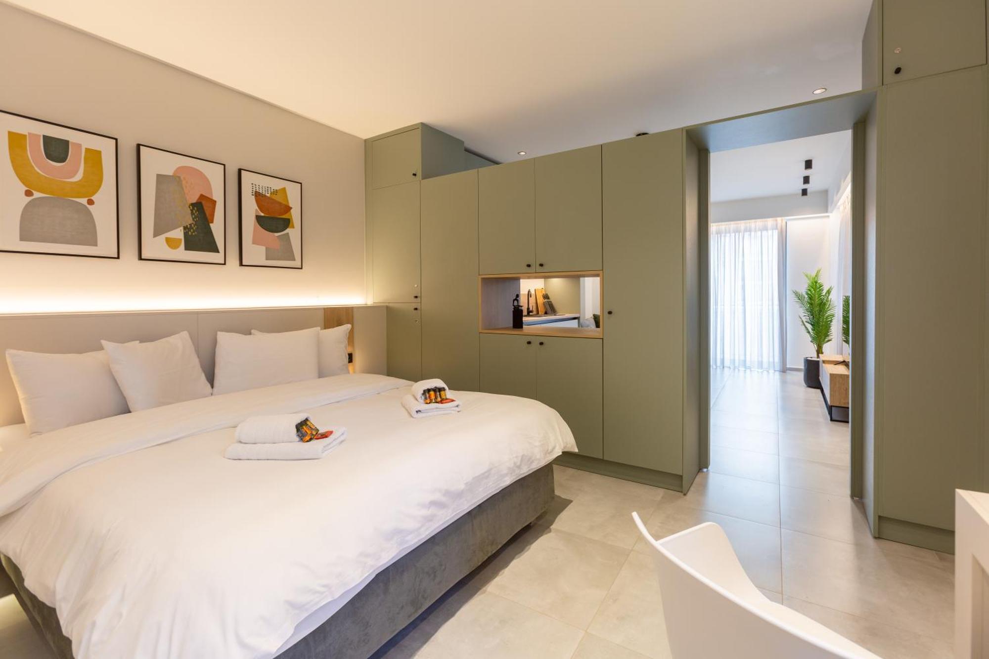 Apartment W/king Size Bed Near The Heart Of *
